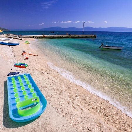 Vila Pinet Apartment Brist Bagian luar foto