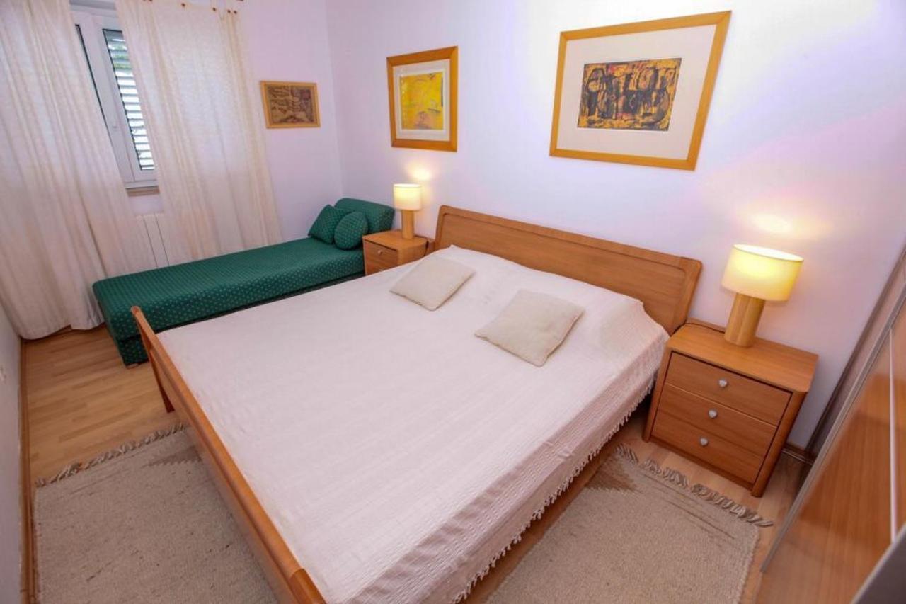 Vila Pinet Apartment Brist Bagian luar foto