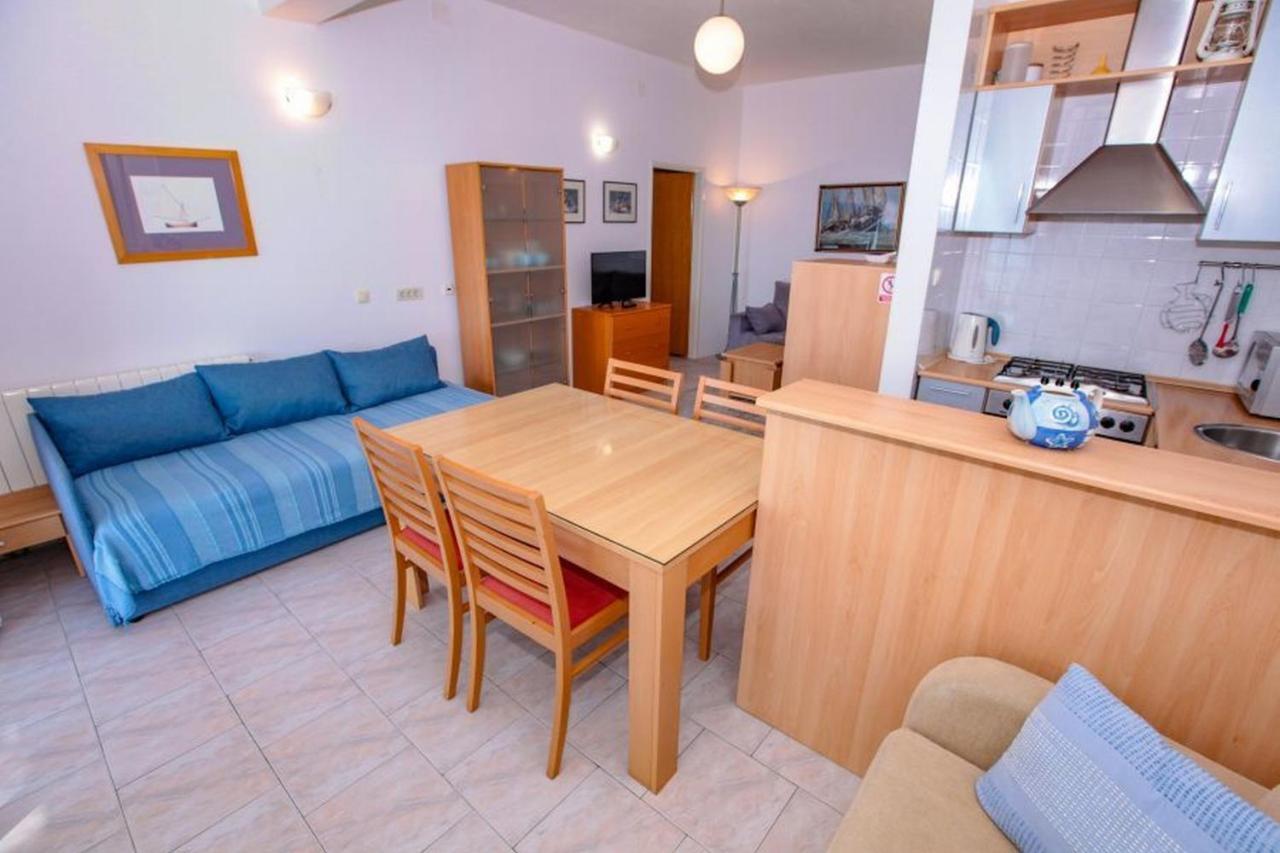 Vila Pinet Apartment Brist Bagian luar foto