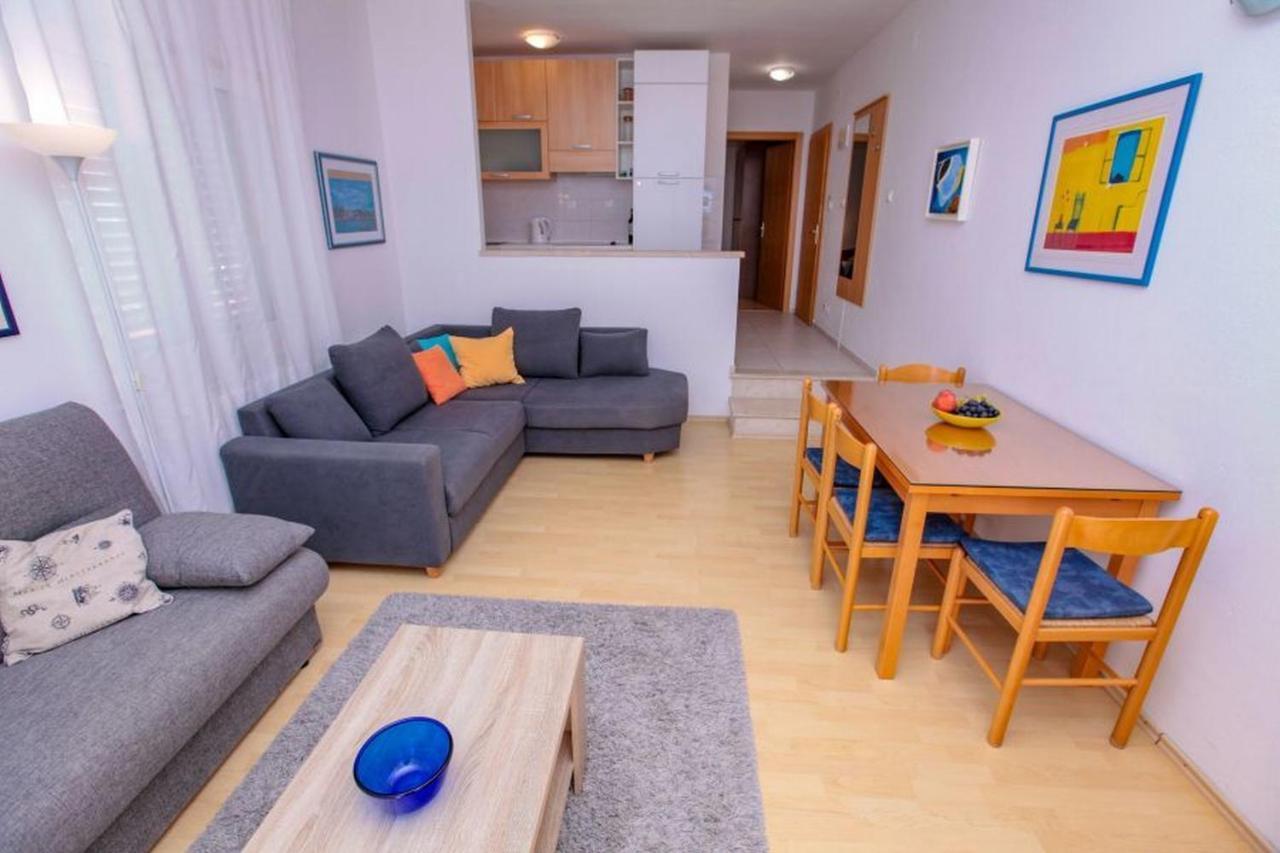Vila Pinet Apartment Brist Bagian luar foto