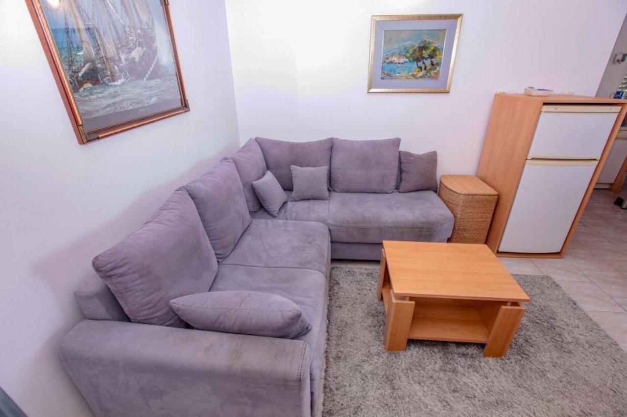 Vila Pinet Apartment Brist Bagian luar foto
