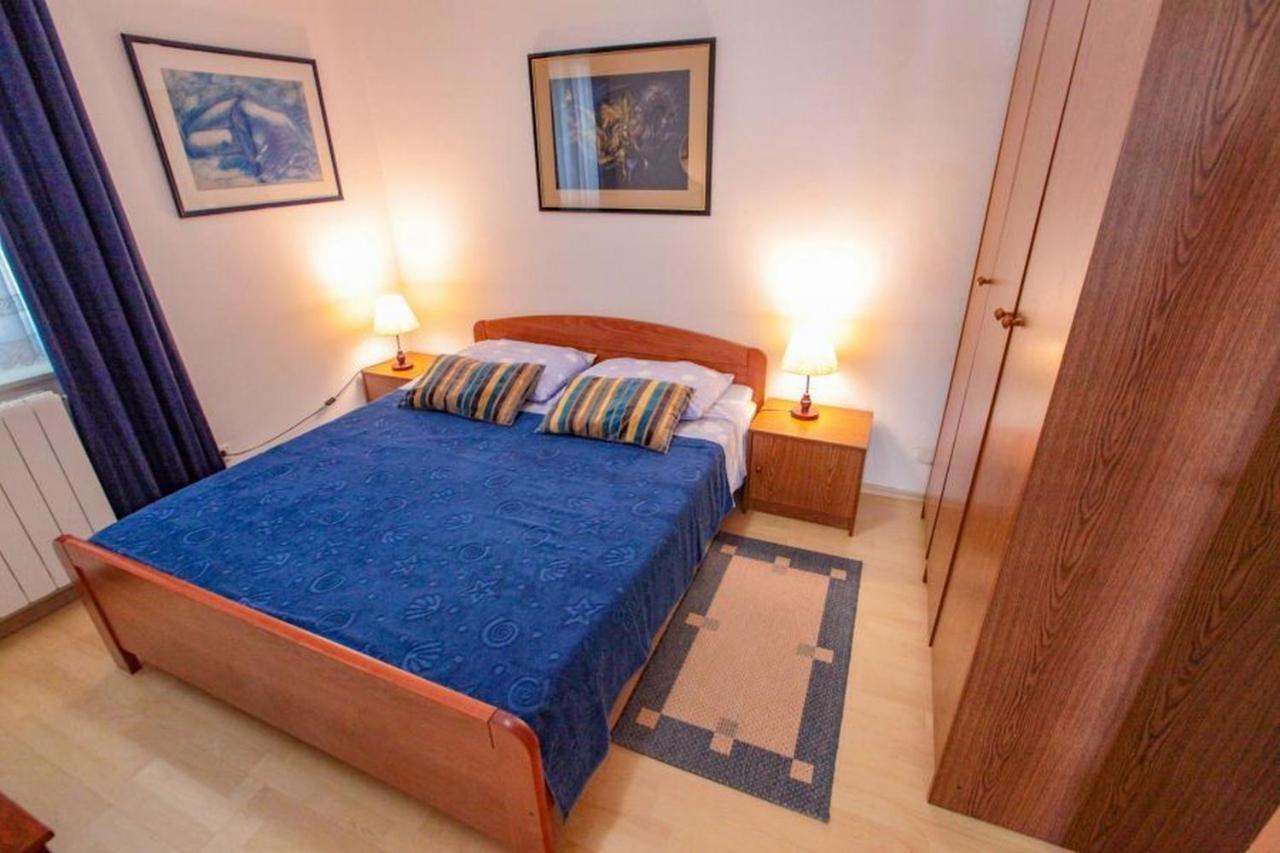 Vila Pinet Apartment Brist Bagian luar foto