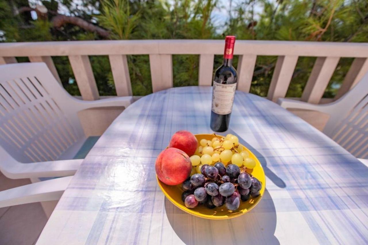 Vila Pinet Apartment Brist Bagian luar foto