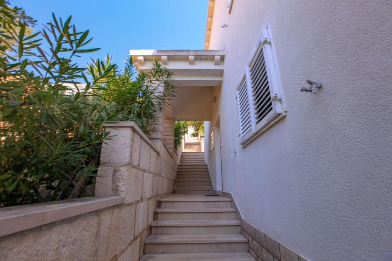Vila Pinet Apartment Brist Bagian luar foto